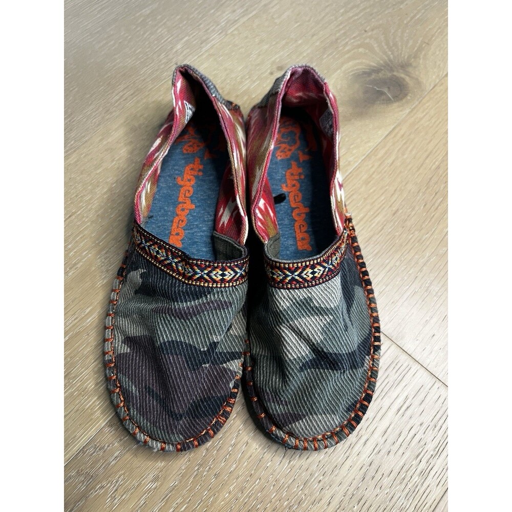 Rare TigerBear Republic Flats Women’s shoes size 8 Camouflage Aztec Tribal